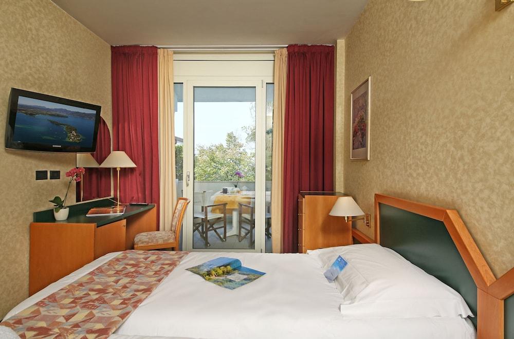 Hotel Nettuno Bardolino Exterior photo