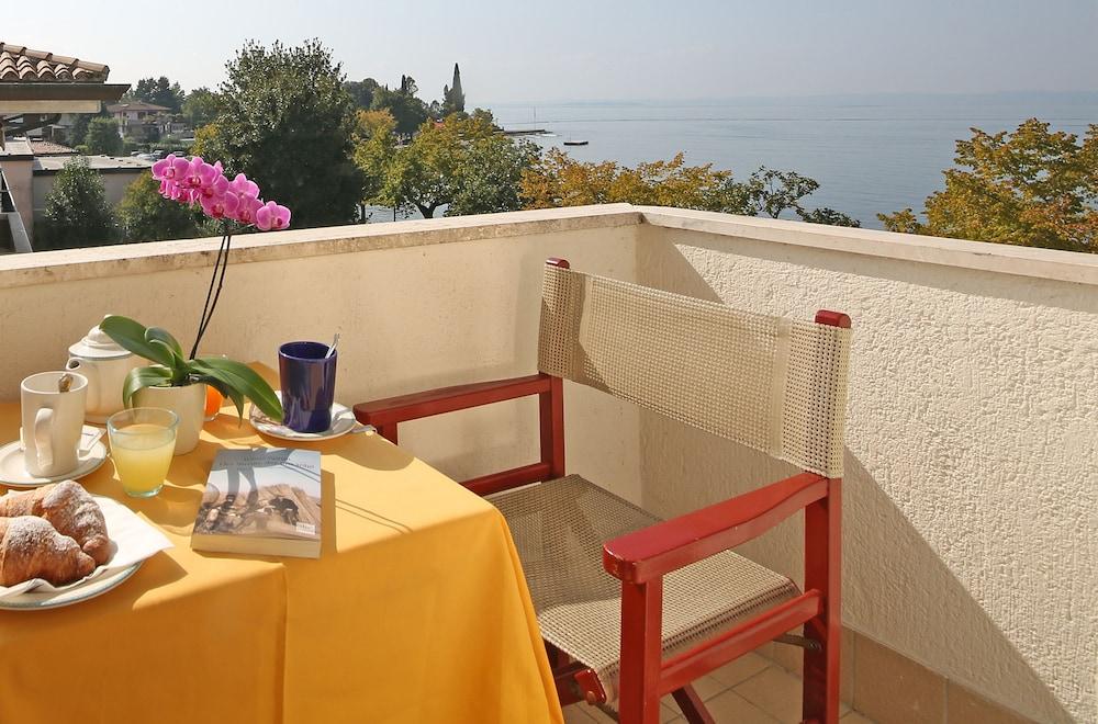 Hotel Nettuno Bardolino Exterior photo