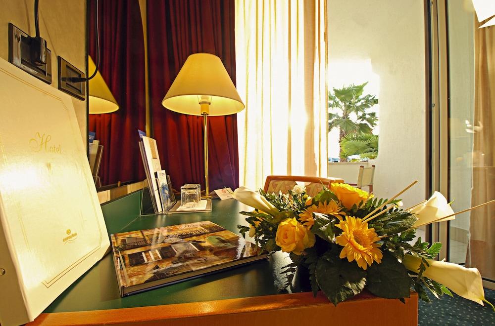 Hotel Nettuno Bardolino Exterior photo