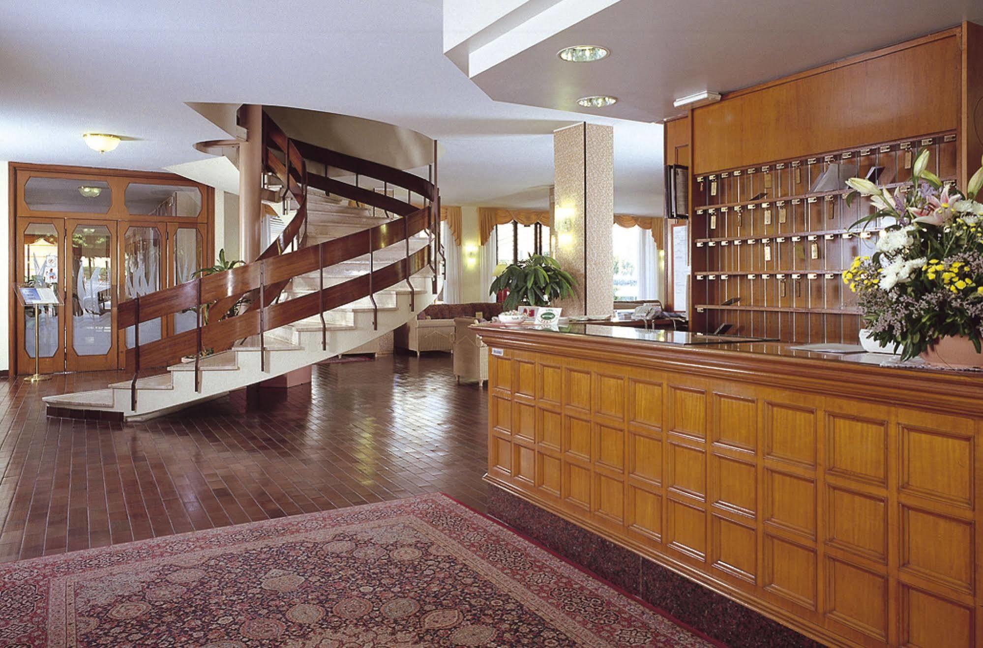 Hotel Nettuno Bardolino Exterior photo