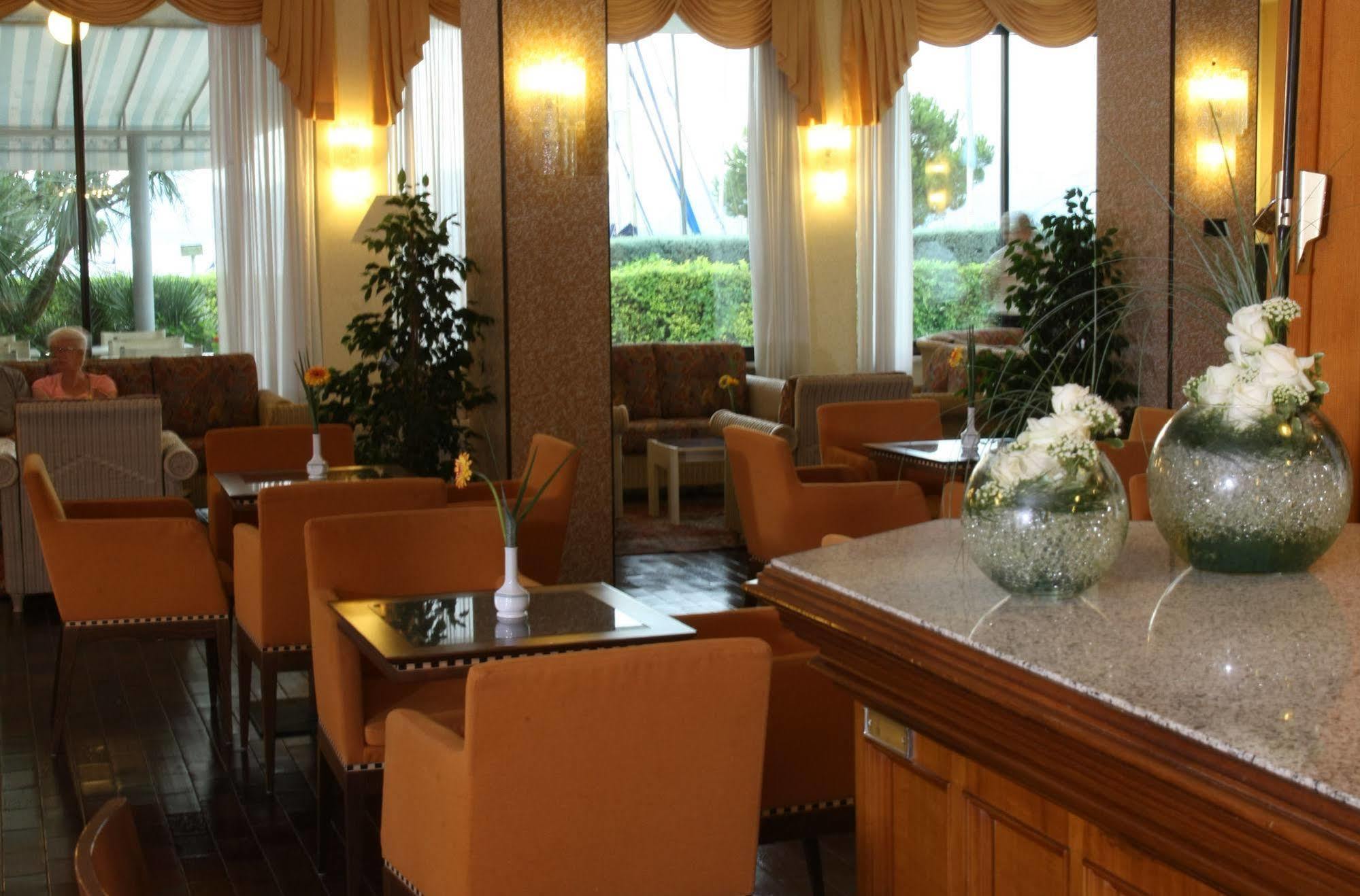 Hotel Nettuno Bardolino Exterior photo