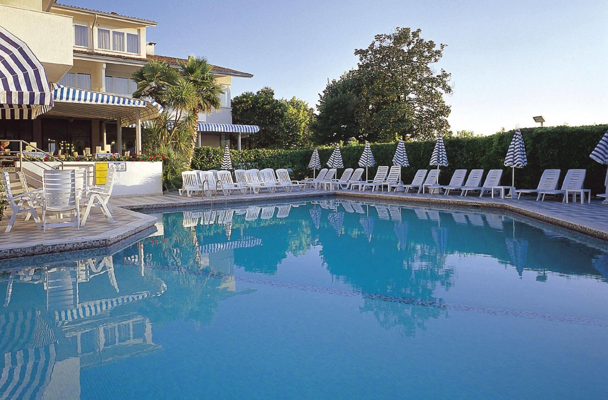 Hotel Nettuno Bardolino Exterior photo